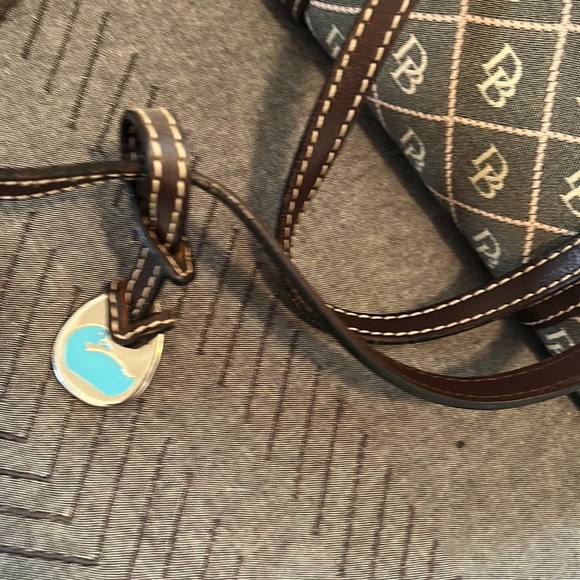 Dooney & Bourke purse - Picture 2 of 8